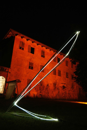 19 CARLO BERNARDINI, States of lighting 2005, stainless steel, optic fibers, feet h 14x5,5x3,5; Ariis di Rivignano (UD), Villa Ottello Savorgnan.