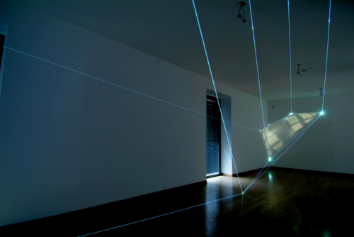 09 CARLO BERNARDINI – MANU SOBRAL, THE FOURTH DIRECTION OF SPACE 2008, Project 2004. Optic fibers, interactive video, sound, feet h 11x20x47. Bruna Soletti Gallery, Milan.