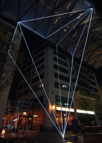 08 Carlo Bernardini, Suspended Crystallization 2010, optic fibers installation, feet h 91x77x66; Artlight Festival, CityQuartier Domaquarèe, Berlin.