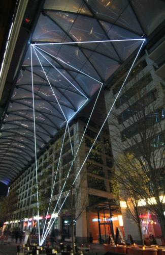 12 Carlo Bernardini, Suspended Crystallization 2010; optic fibers installation, feet h 91x77x66, Artlight Festival, CityQuartier Domaquarèe, Berlin.