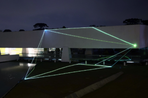 01 Carlo Bernardini Dimensioni Invisibili, 2015 Installazione ambientale in fibre ottiche, mt h 10 x 28  x 27. Oscar Niemeyer Museum, Bienal de Curitiba