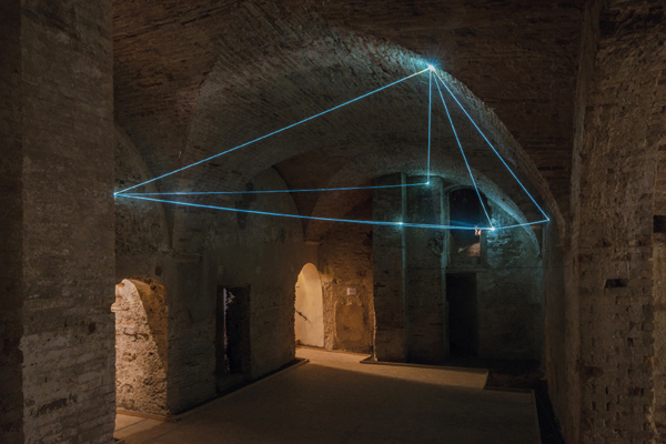 Carlo Bernardini, Limite invisibile 2020 Installazione ambientale in fibra ottica, mt h 5 x 10 x 6, Cisterne romane di Palazzo Acquaviva, Atri