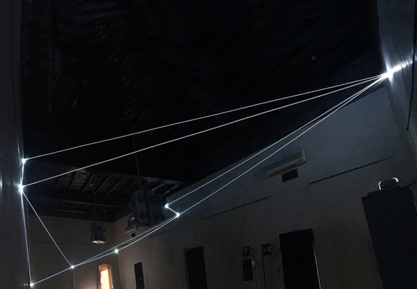 Carlo Bernardini, The light of infinity, 2022 Installazione ambientale in fibre ottiche, mt h 4 x 4,50 x 9,70. Biennale Light Art, 2022, Casa del Mantegna, Mantova