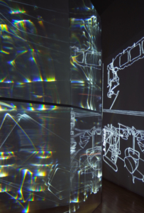 06 CARLO BERNARDINI, Fantasma di Duchamp 2009, Fibre ottiche, plexiglass, superficie OLF e videoproiezione, cm h 262x138x40, Museo d’arte, Villa Ciani, Lugano.